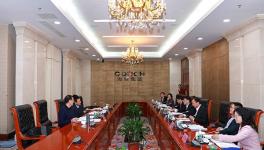 安徽省地稅局副局長(zhǎng)洪曉建一行來(lái)海螺調(diào)研指導(dǎo)