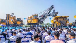 下線！交付！發(fā)車！徐工頂級“巨無霸”三箭齊發(fā)！